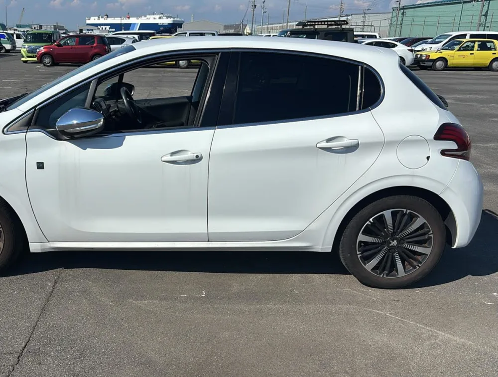 PEUGEOT 208 TECH EDITION - PRG Motors Ltd