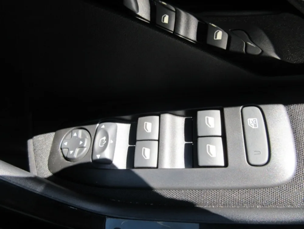 PEUGEOT 208 ALLURE - PRG Motors Ltd