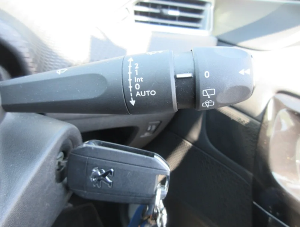 PEUGEOT 208 ALLURE - PRG Motors Ltd