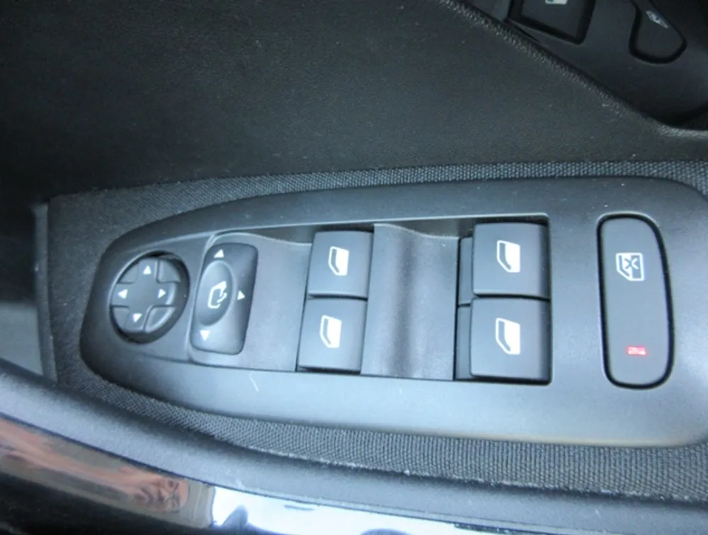 PEUGEOT 208 TECH EDITION - PRG Motors Ltd