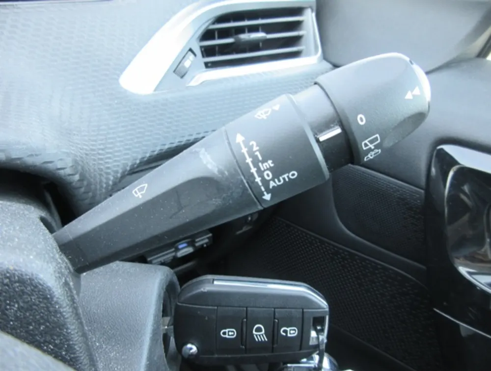 PEUGEOT 208 ALLURE - PRG Motors Ltd