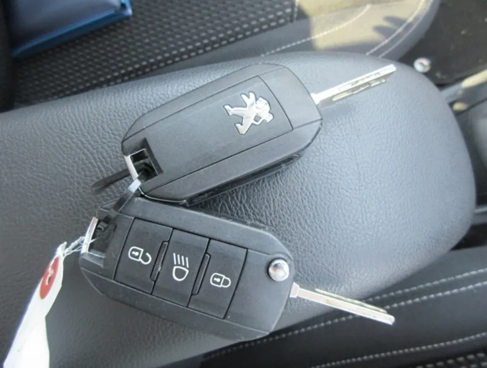 PEUGEOT 208 ALLURE - PRG Motors Ltd