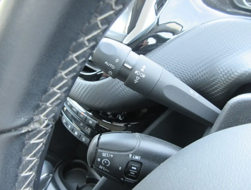 PEUGEOT 208 ALLURE - PRG Motors Ltd
