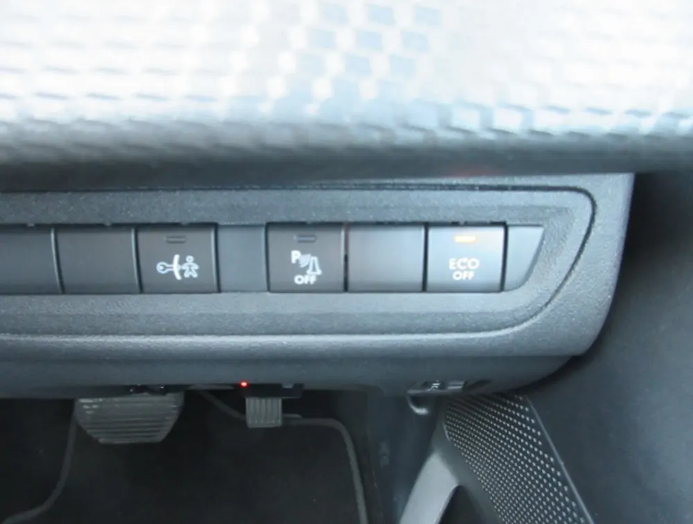 PEUGEOT 208 ALLURE - PRG Motors Ltd