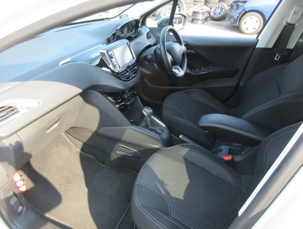 PEUGEOT 208 TECH EDITION MOONROOF - PRG Motors Ltd