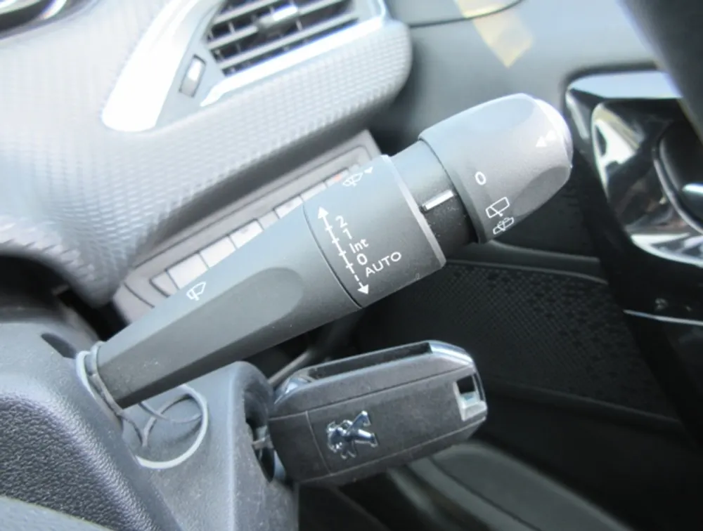 PEUGEOT 208 TECH EDITION MOONROOF - PRG Motors Ltd