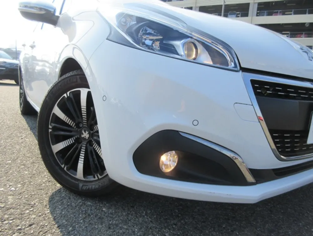PEUGEOT 208 TECH EDITION MOONROOF - PRG Motors Ltd
