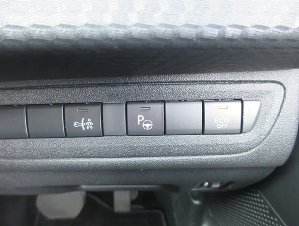 PEUGEOT 208 TECH EDITION MOONROOF - PRG Motors Ltd