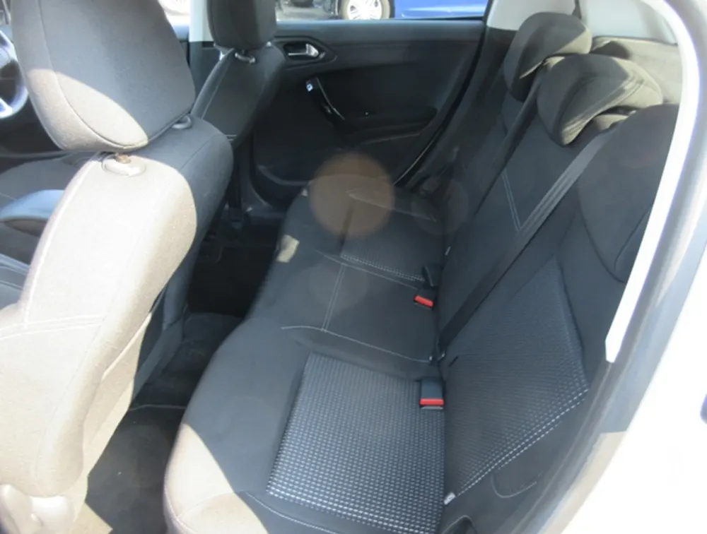 PEUGEOT 208 TECH EDITION MOONROOF - PRG Motors Ltd
