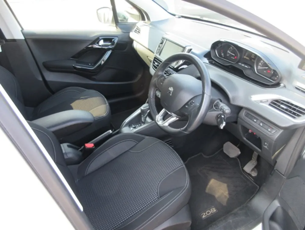 PEUGEOT 208 TECH EDITION MOONROOF - PRG Motors Ltd