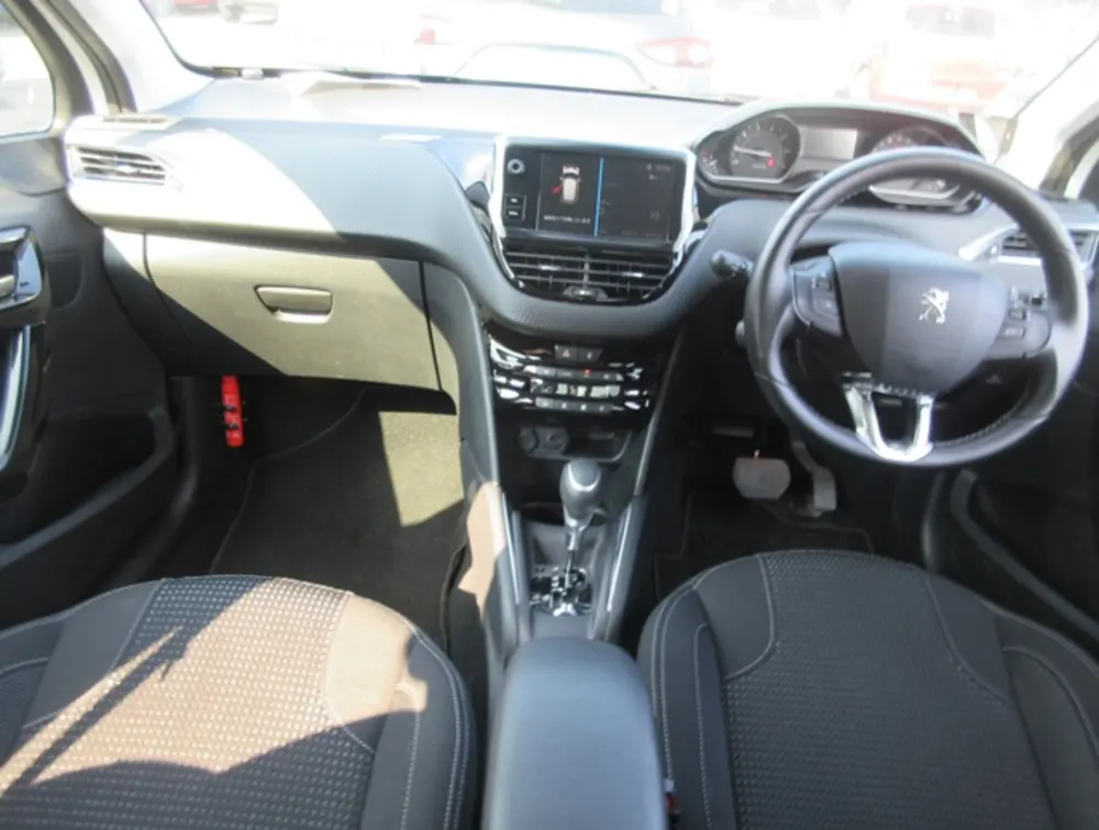 PEUGEOT 208 TECH EDITION MOONROOF - PRG Motors Ltd