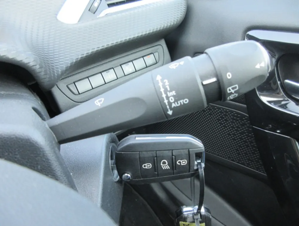 PEUGEOT 208 ALLURE - PRG Motors Ltd