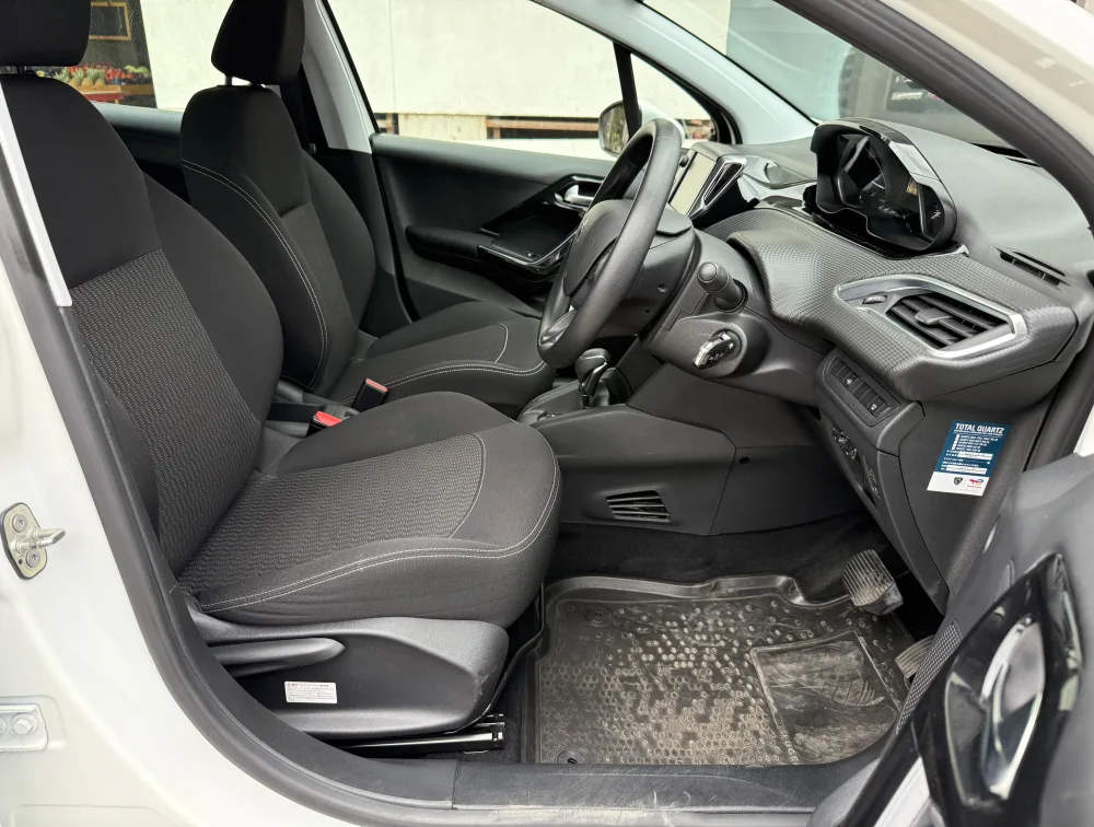 PEUGEOT 208 STYLE - PRG Motors Ltd