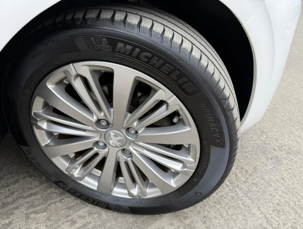 PEUGEOT 208 STYLE - PRG Motors Ltd