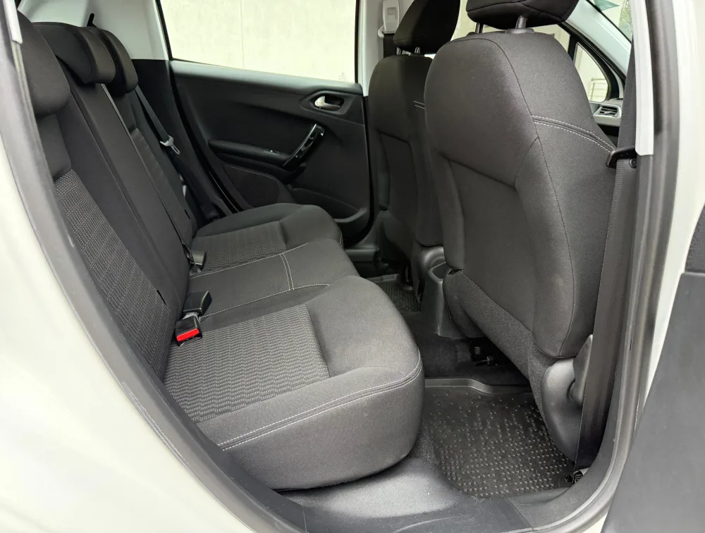 PEUGEOT 208 STYLE - PRG Motors Ltd