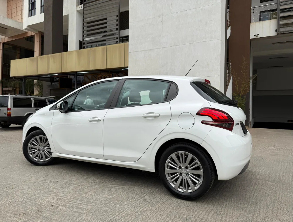PEUGEOT 208 STYLE - PRG Motors Ltd