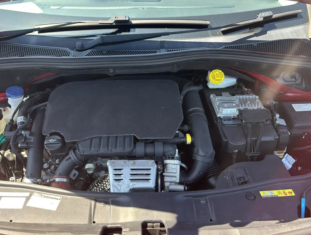 PEUGEOT 2008 CROSSCITY MOONROOF - PRG Motors Ltd