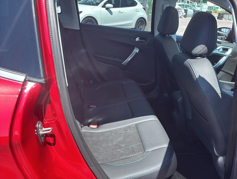 PEUGEOT 2008 CROSSCITY MOONROOF - PRG Motors Ltd