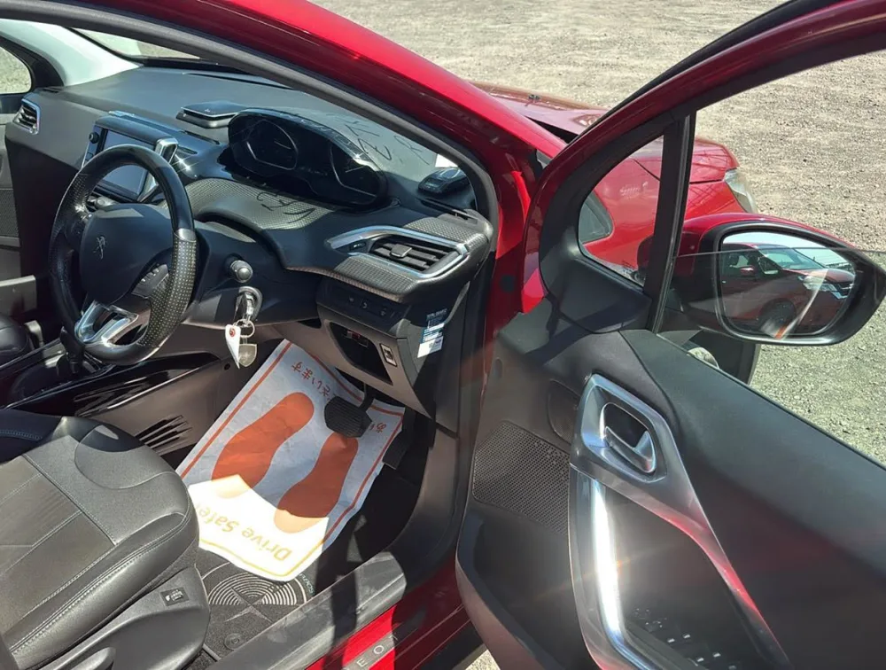 PEUGEOT 2008 CROSSCITY MOONROOF - PRG Motors Ltd