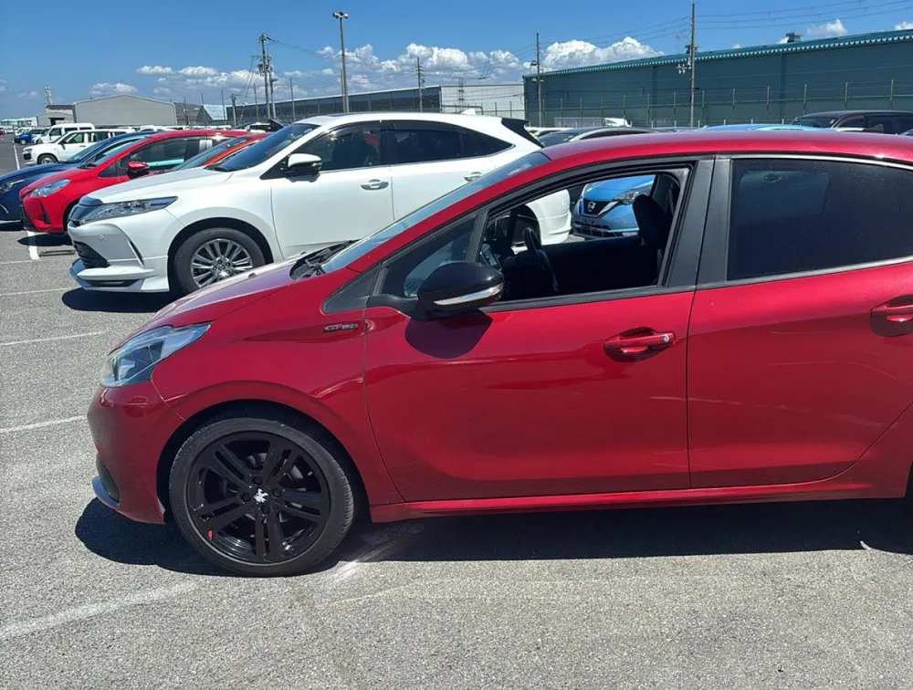 PEUGEOT 208 GTLINE - PRG Motors Ltd