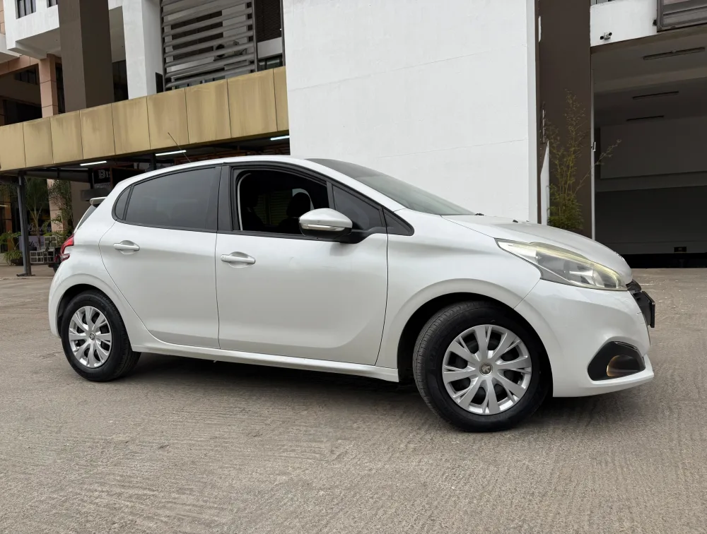 PEUGEOT 208 STYLE