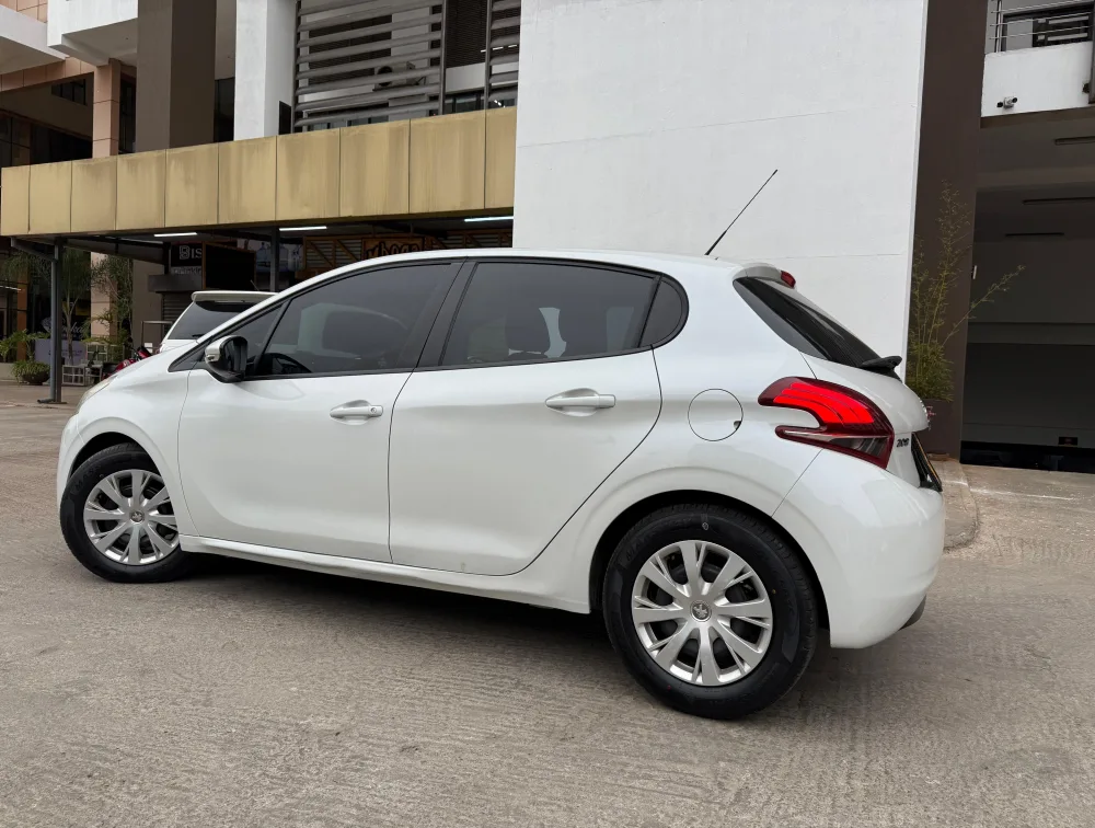 PEUGEOT 208 STYLE - PRG Motors Ltd