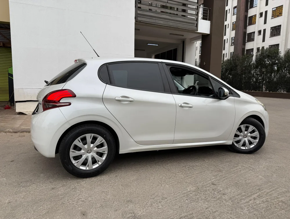 PEUGEOT 208 STYLE - PRG Motors Ltd