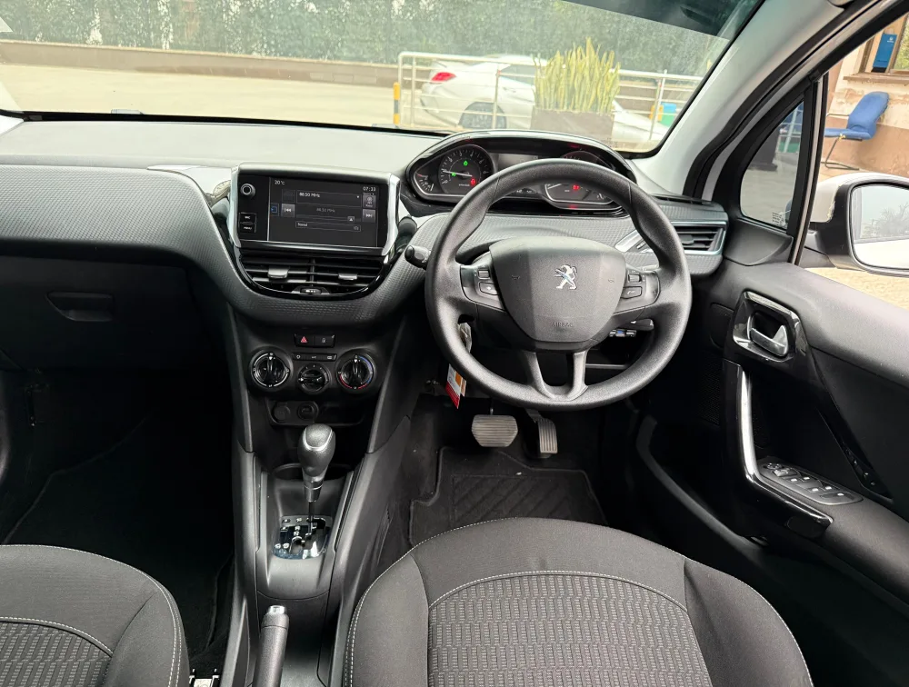 PEUGEOT 208 STYLE - PRG Motors Ltd