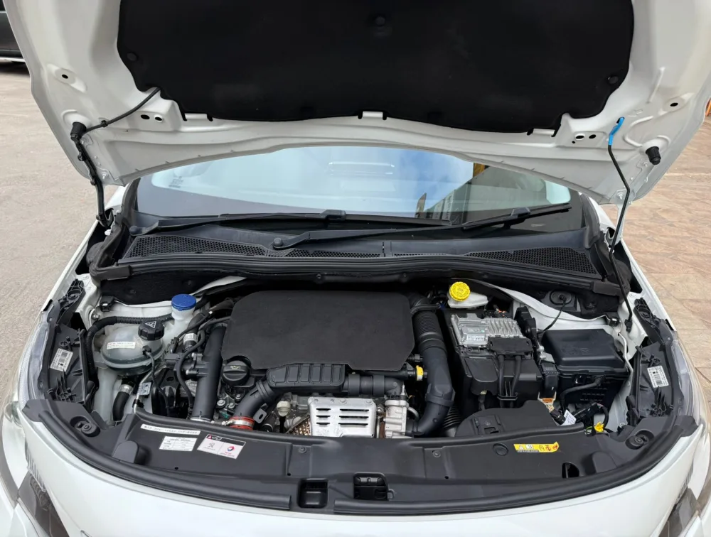 PEUGEOT 2008 CROSSCITY MOONROOF - PRG Motors Ltd