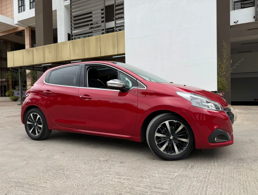 PEUGEOT 208 TECH EDITION MO0NROOF - PRG Motors Ltd