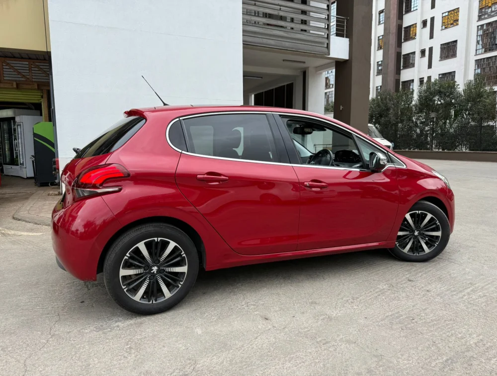 PEUGEOT 208 TECH EDITION MO0NROOF - PRG Motors Ltd