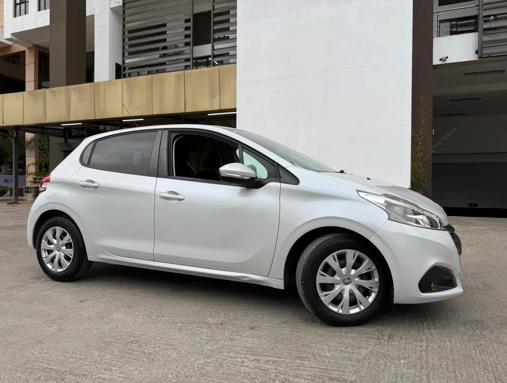 PEUGEOT 208 STYLE - PRG Motors Ltd