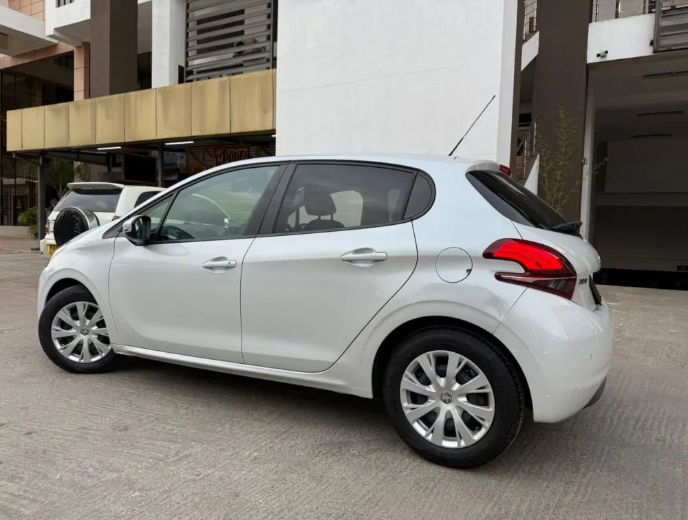 PEUGEOT 208 STYLE - PRG Motors Ltd