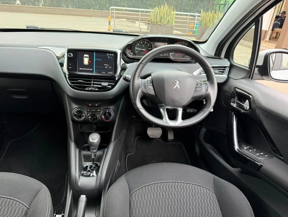 PEUGEOT 208 STYLE - PRG Motors Ltd