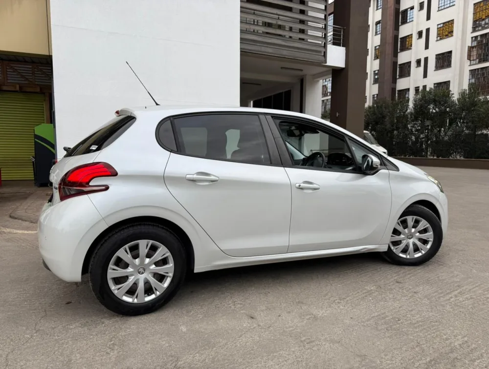 PEUGEOT 208 STYLE - PRG Motors Ltd