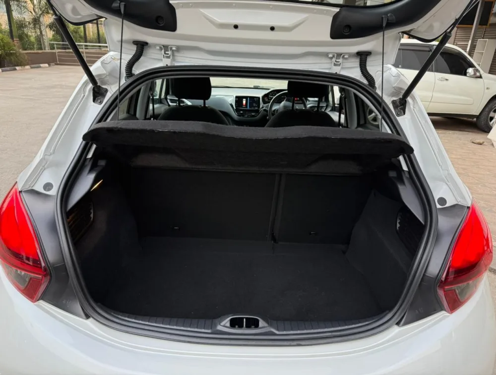 PEUGEOT 208 STYLE - PRG Motors Ltd