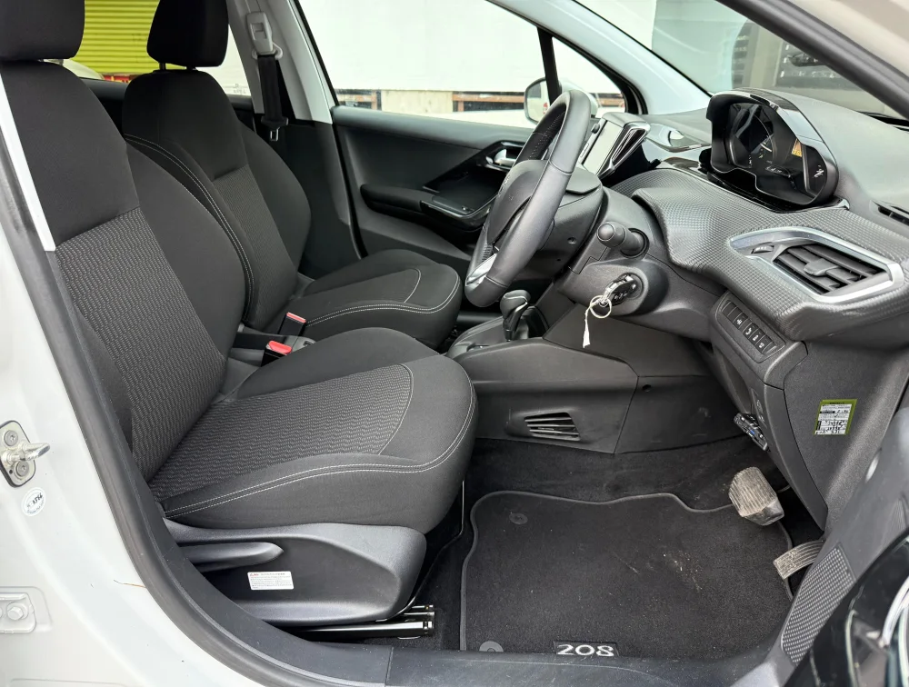 PEUGEOT 208 STYLE - PRG Motors Ltd