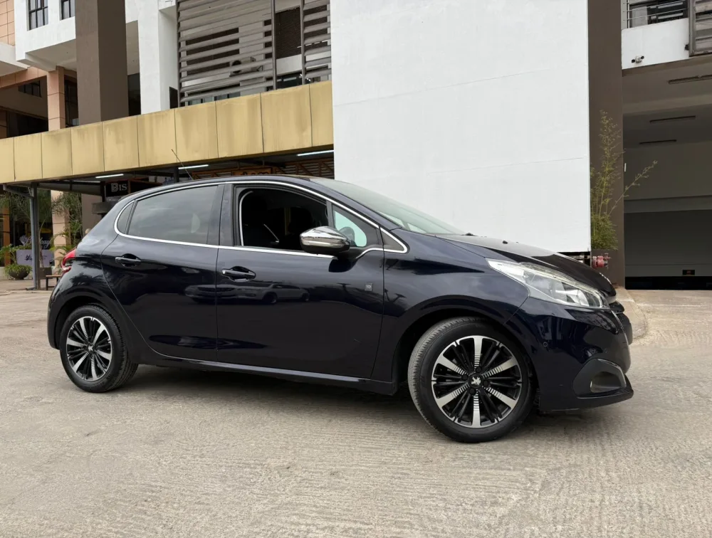 PEUGEOT 208 TECH EDITION