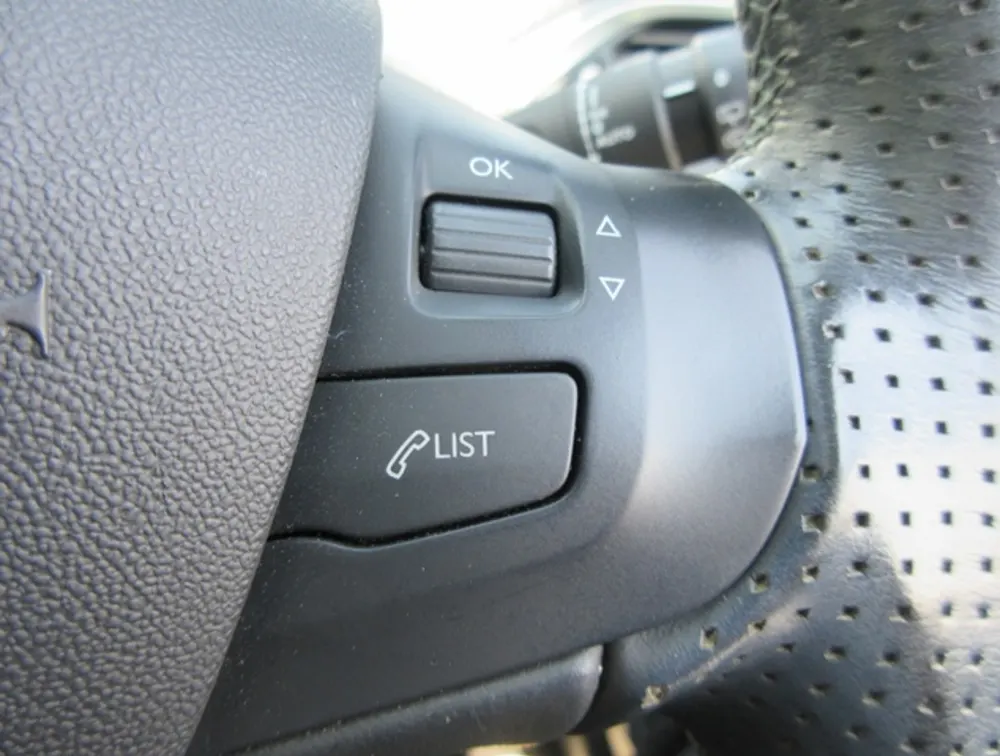 PEUGEOT 2008 CROSSCITY MOONROOF - PRG Motors Ltd