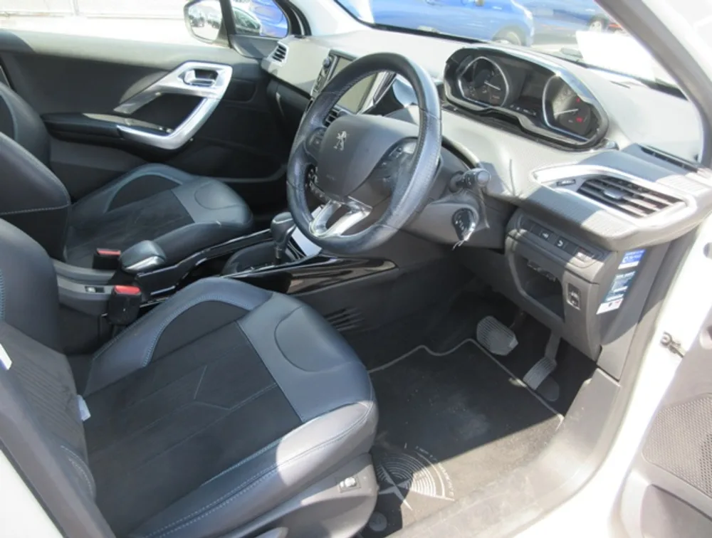 PEUGEOT 2008 CROSSCITY MOONROOF - PRG Motors Ltd