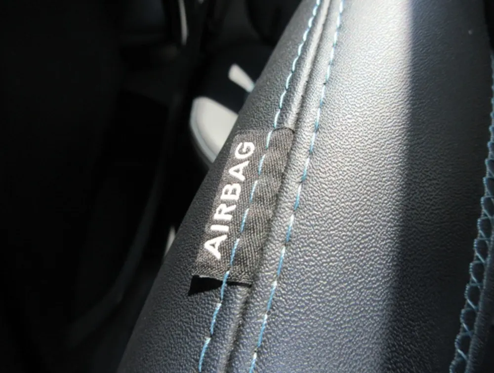 PEUGEOT 2008 CROSSCITY MOONROOF - PRG Motors Ltd