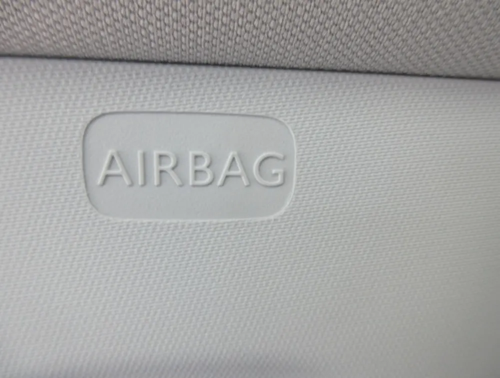 PEUGEOT 2008 CROSSCITY MOONROOF - PRG Motors Ltd