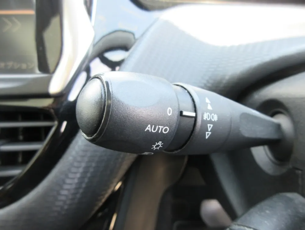 PEUGEOT 2008 CROSSCITY MOONROOF - PRG Motors Ltd