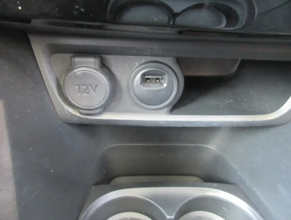 PEUGEOT 2008 CROSSCITY MOONROOF - PRG Motors Ltd