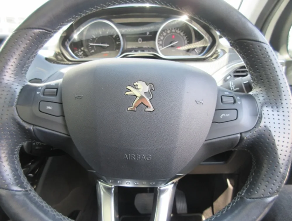 PEUGEOT 2008 CROSSCITY MOONROOF - PRG Motors Ltd