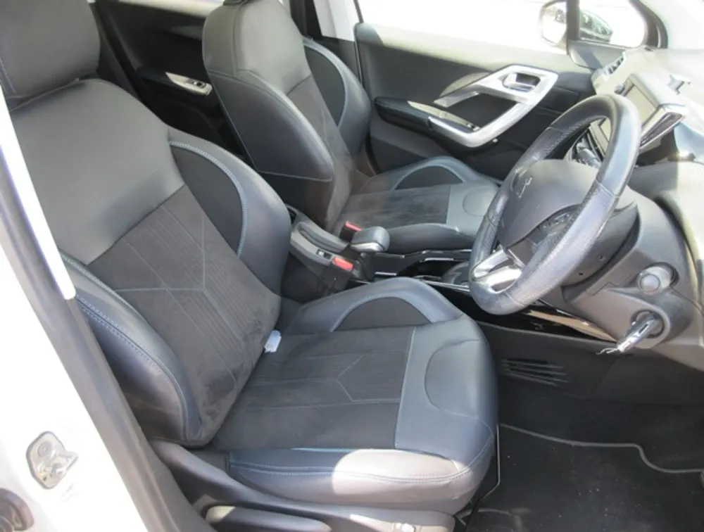 PEUGEOT 2008 CROSSCITY MOONROOF - PRG Motors Ltd