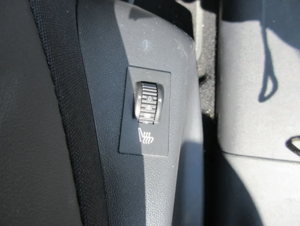 PEUGEOT 2008 CROSSCITY MOONROOF - PRG Motors Ltd