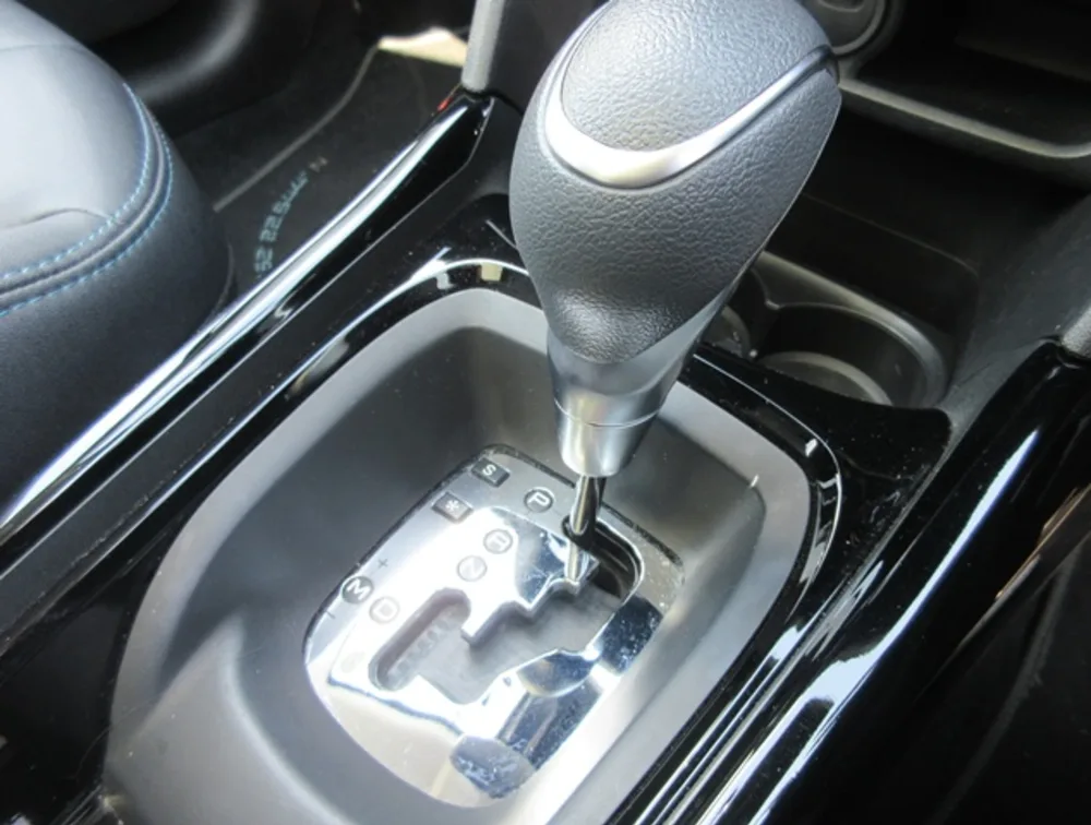 PEUGEOT 2008 CROSSCITY MOONROOF - PRG Motors Ltd