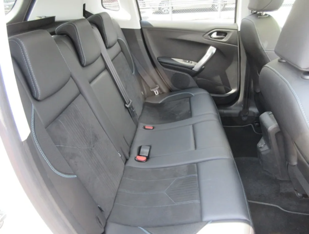 PEUGEOT 2008 CROSSCITY MOONROOF - PRG Motors Ltd