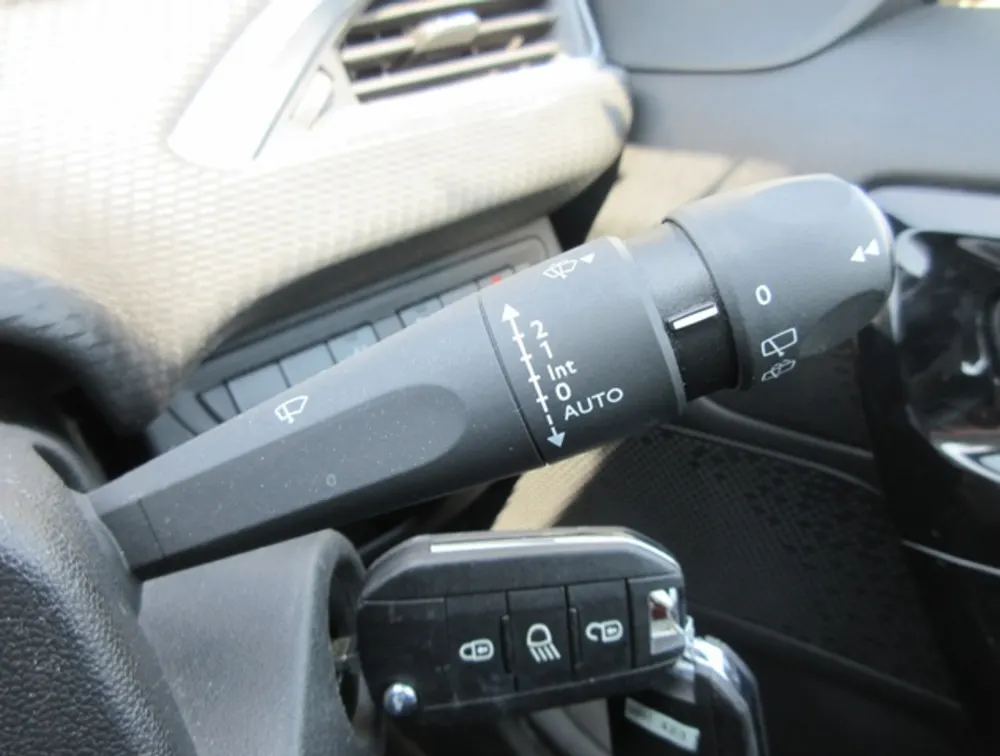 PEUGEOT 208 ALLURE - PRG Motors Ltd